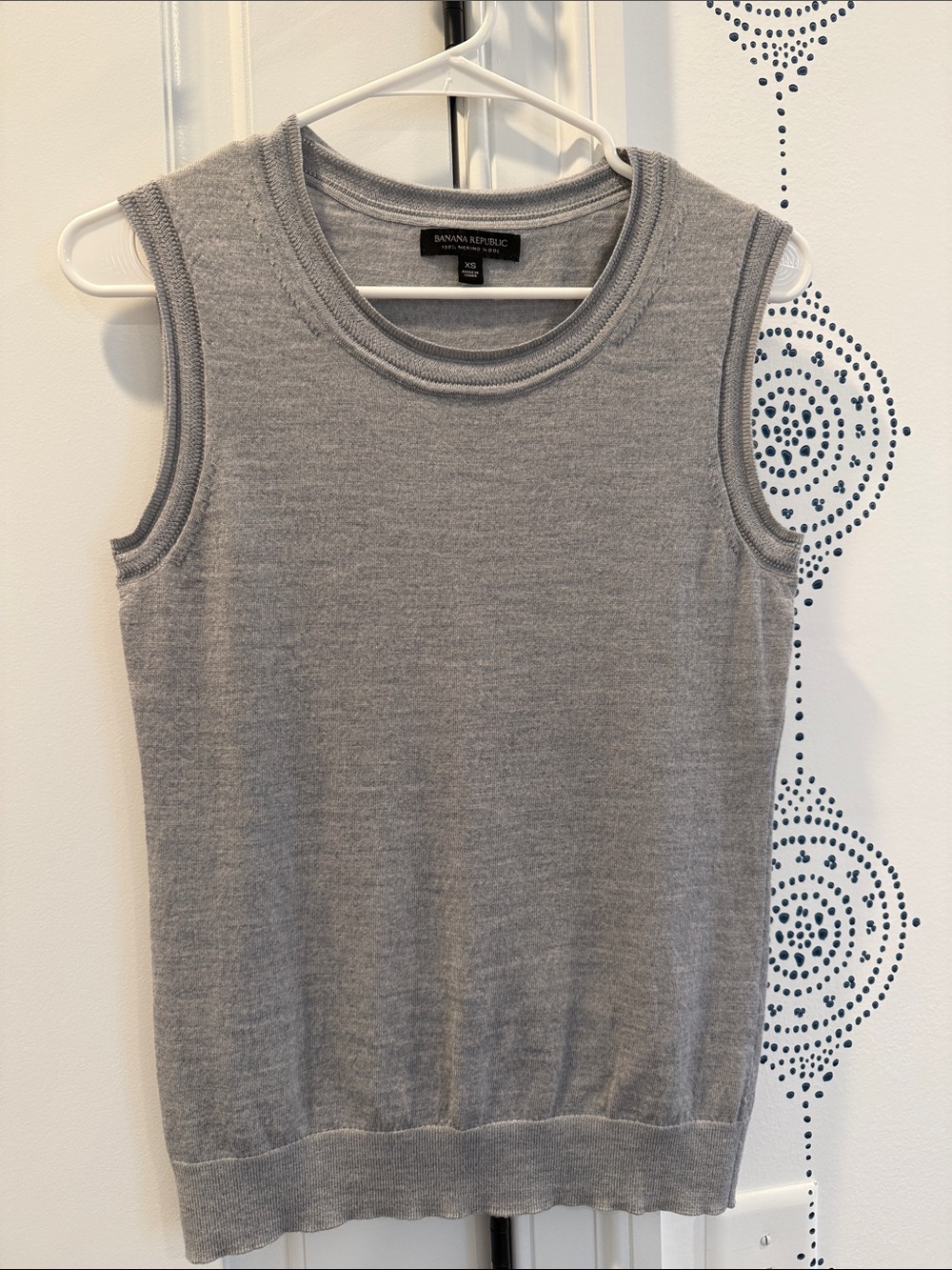 Banana Republic Women's Light Gray Sleeveless Knit Tank 100% Merino Wool
